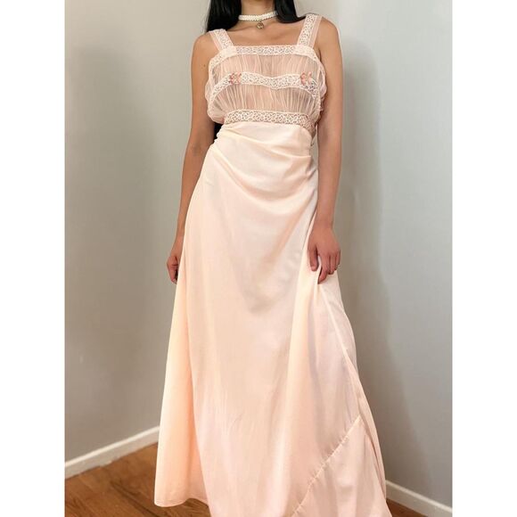 Vintage 1940s Rhythm Lingerie Sheer Nylon Lace Nightgown - Picture 3 of 5